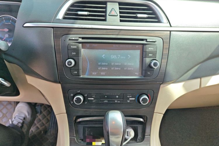 Used Huasong 7 2015 2.0T Automatic Flagship Edition Audio And AC Panel