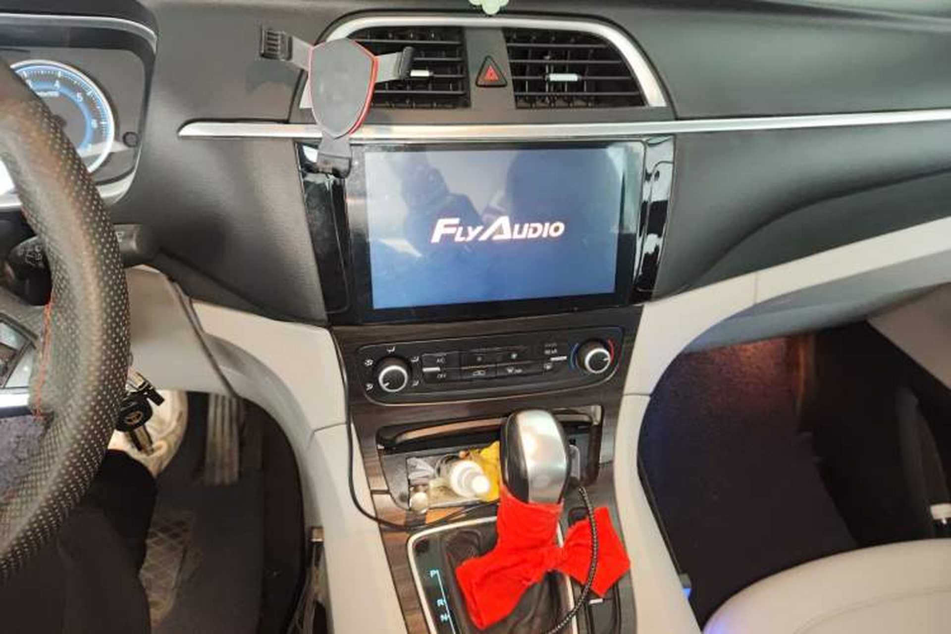 Used Huasong 7 2015 2.0T Automatic Comfort Model Audio And AC Panel