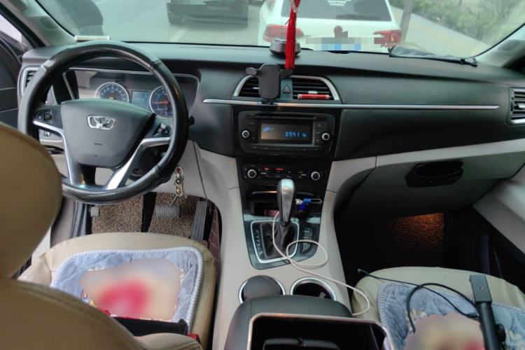 Used Huasong 7 2015 2.0T Automatic Comfort Model Center Console