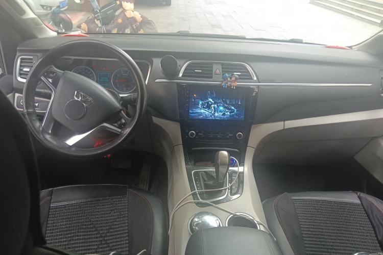 Used Huasong 7 2015 2.0T Automatic Comfort Model Center Console