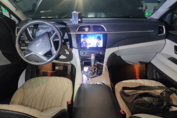 Used Huasong 7 2015 2.0T Automatic Comfort Model Center Console