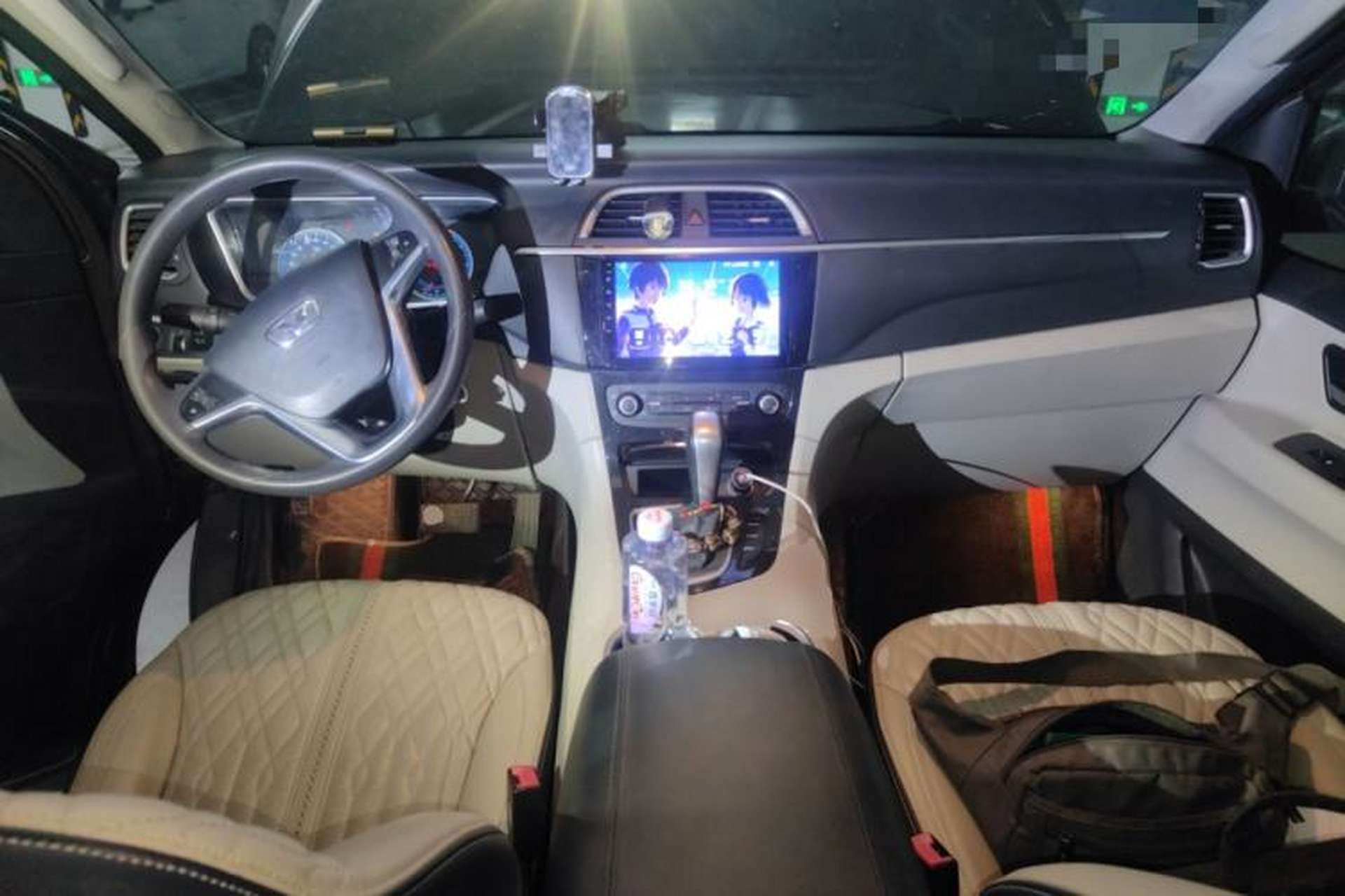 Used Huasong 7 2015 2.0T Automatic Comfort Model Center Console