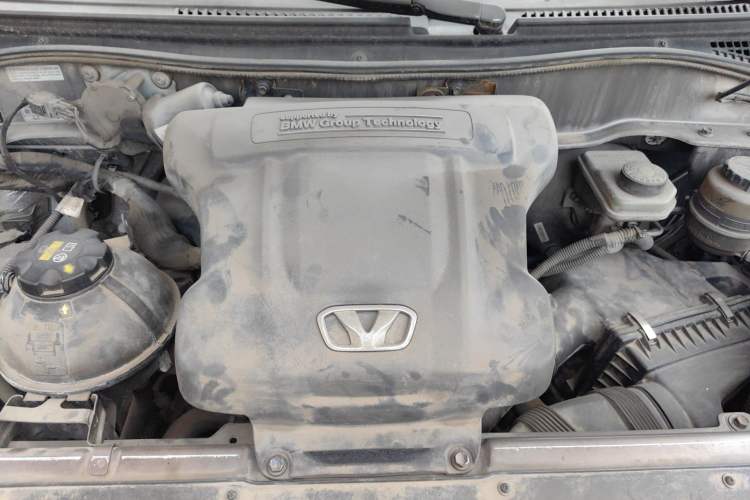 Used Huasong 7 2015 2.0T Automatic Comfort Model Engine Bay
