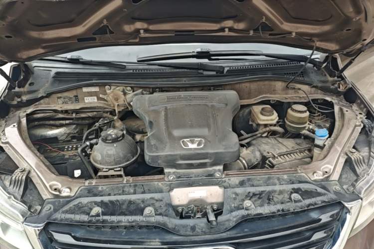 Used Huasong 7 2015 2.0T Automatic Comfort Model Engine Bay