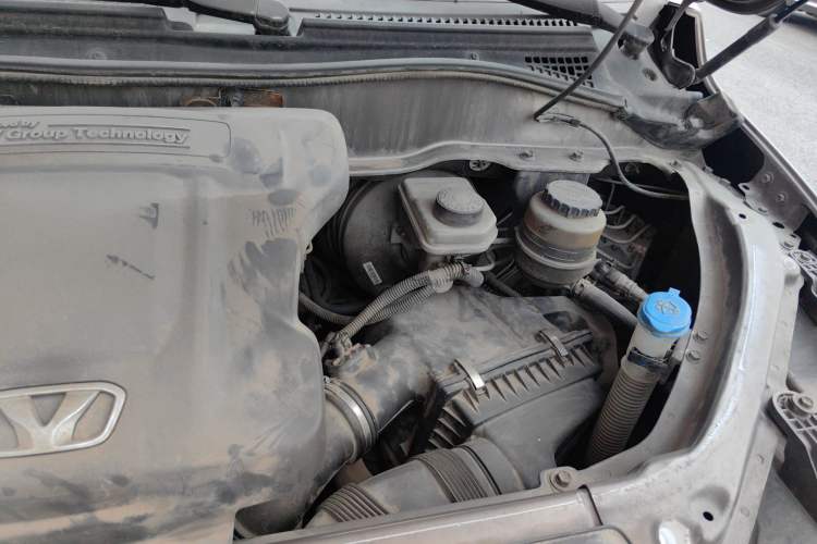 Used Huasong 7 2015 2.0T Automatic Comfort Model Engine Bay Left