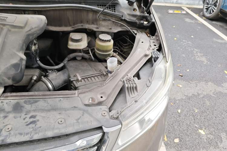 Used Huasong 7 2015 2.0T Automatic Luxury Model Engine Bay Left