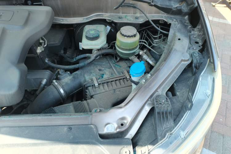 Used Huasong 7 2015 2.0T Automatic Comfort Model Engine Bay Left