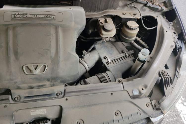 Used Huasong 7 2015 2.0T Automatic Comfort Model Engine Bay Left