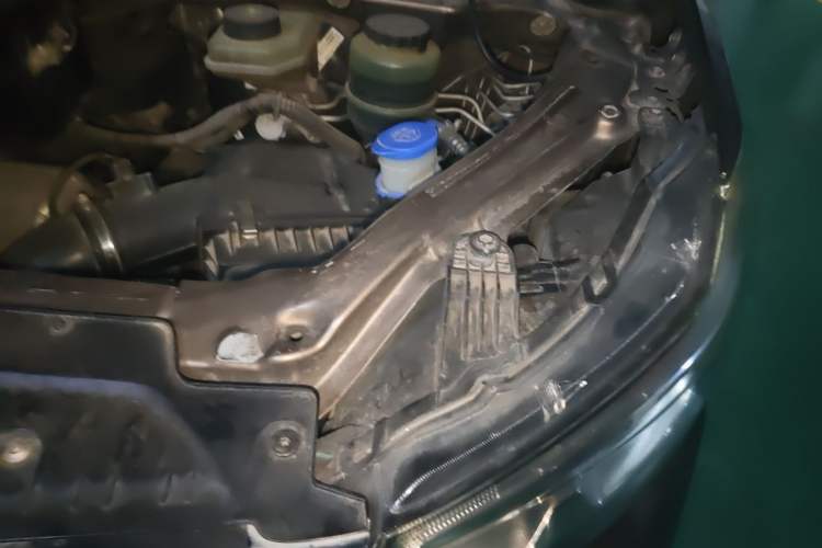 Used Huasong 7 2015 2.0T Automatic Comfort Model Engine Bay Left