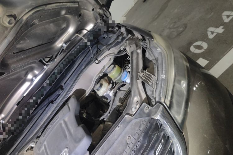 Used Huasong 7 2015 2.0T Automatic Comfort Model Engine Bay Left