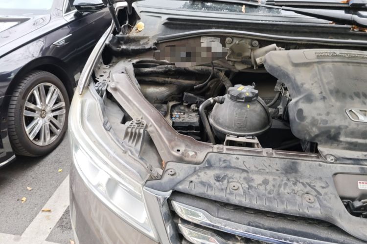 Used Huasong 7 2015 2.0T Automatic Luxury Model Engine Bay Right