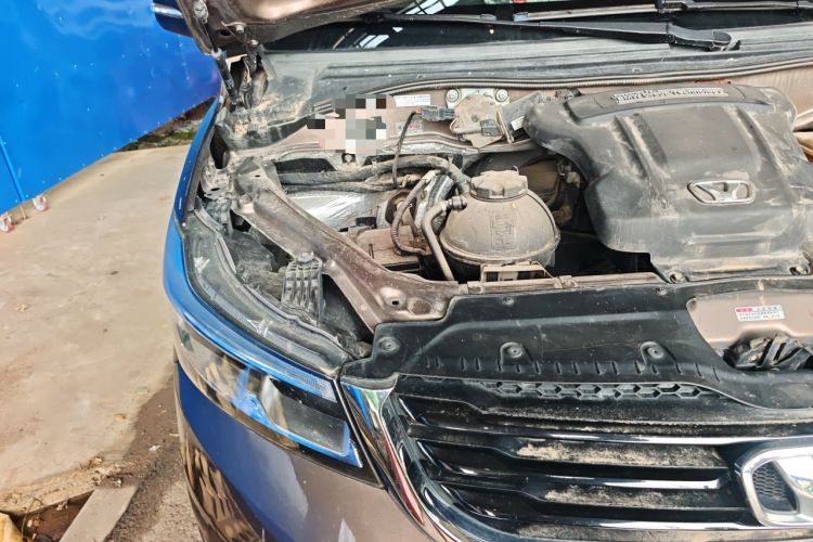 Used Huasong 7 2015 2.0T Automatic Comfort Model Engine Bay Right