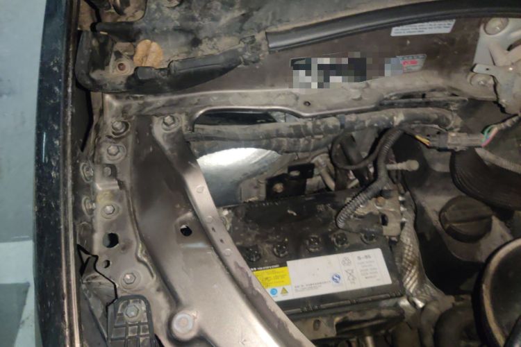 Used Huasong 7 2015 2.0T Automatic Comfort Model Engine Bay Right