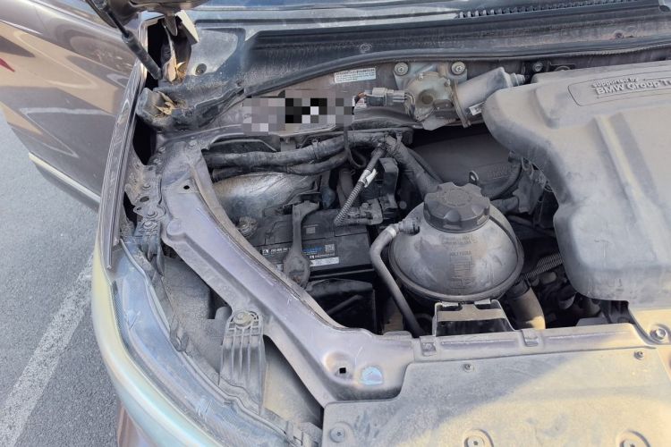 Used Huasong 7 2015 2.0T Automatic Comfort Model Engine Bay Right