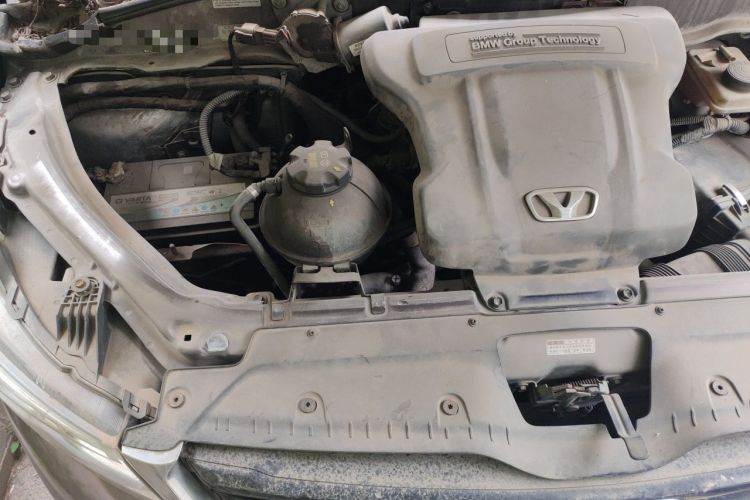 Used Huasong 7 2015 2.0T Automatic Comfort Model Engine Bay Right