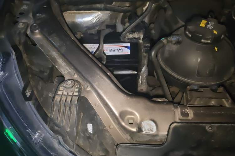 Used Huasong 7 2015 2.0T Automatic Comfort Model Engine Bay Right