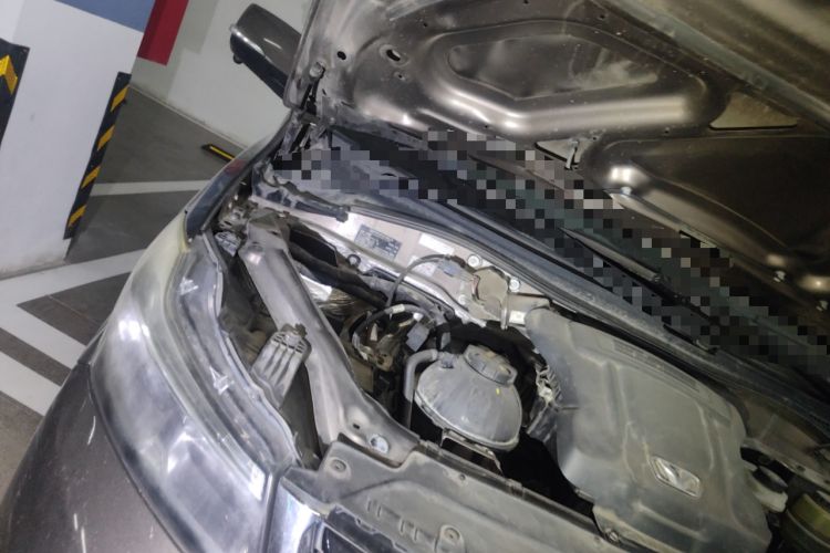 Used Huasong 7 2015 2.0T Automatic Comfort Model Engine Bay Right