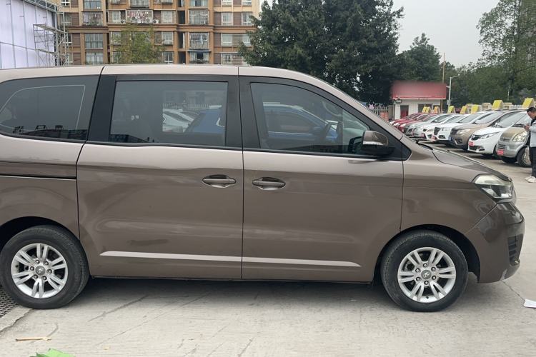 Used Huasong 7 2015 2.0T Automatic Comfort Model Exterior 2