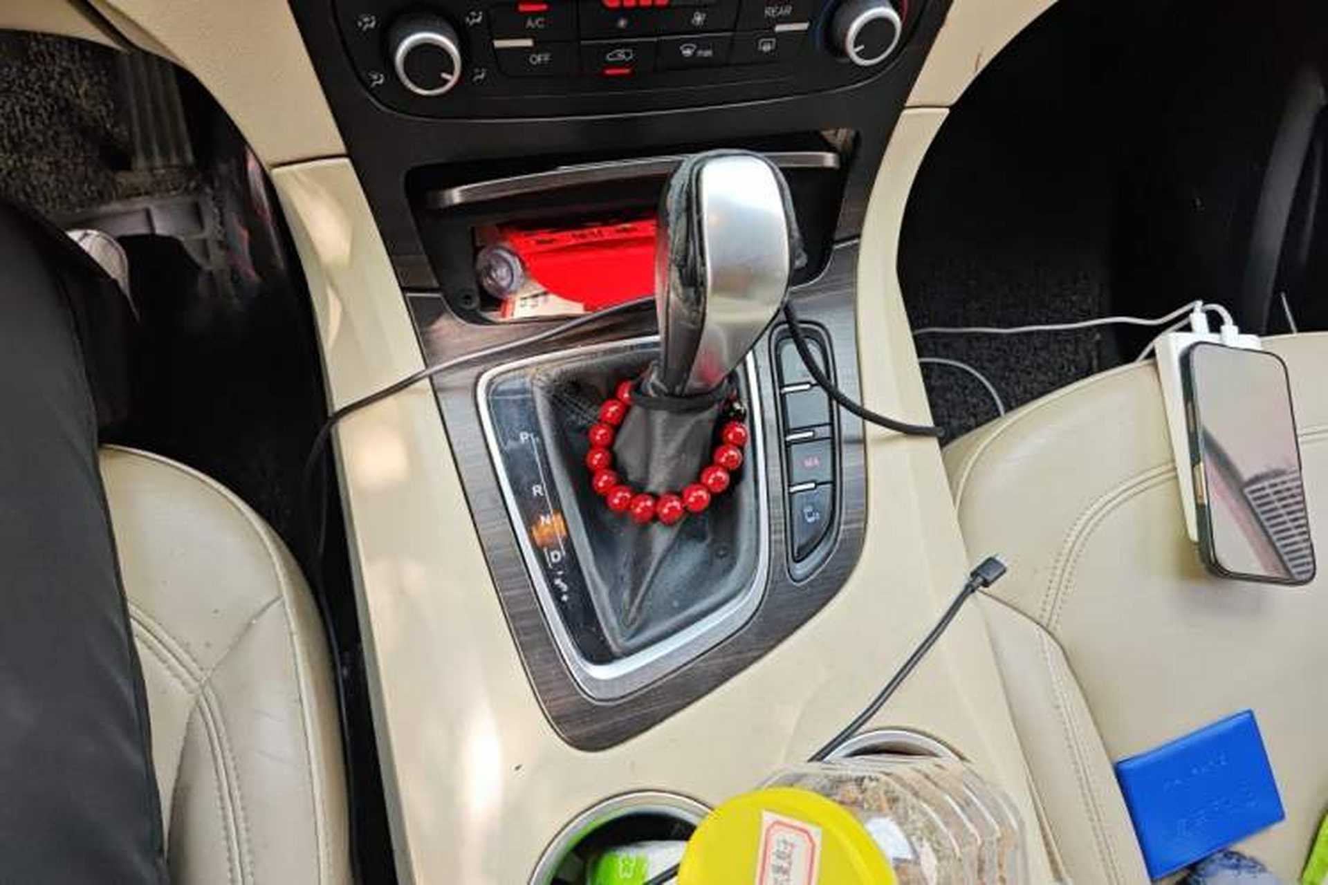 Used Huasong 7 2015 2.0T Automatic Flagship Edition Gear Lever