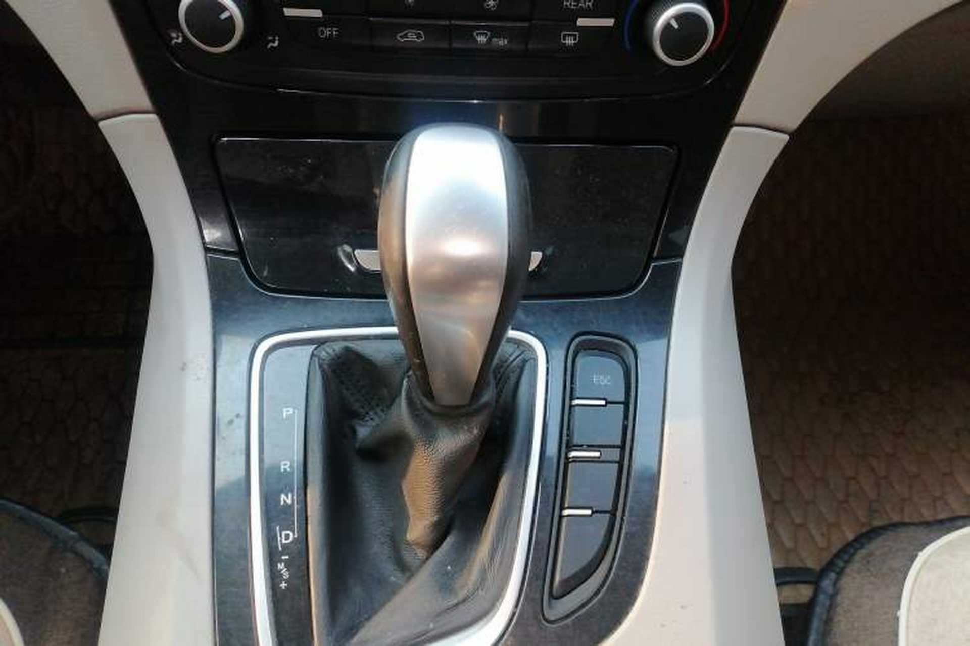 Used Huasong 7 2015 2.0T Automatic Comfort Model Gear Lever
