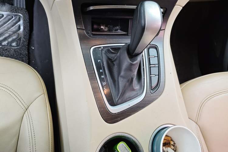 Used Huasong 7 2015 2.0T Automatic Luxury Model Gear Lever
