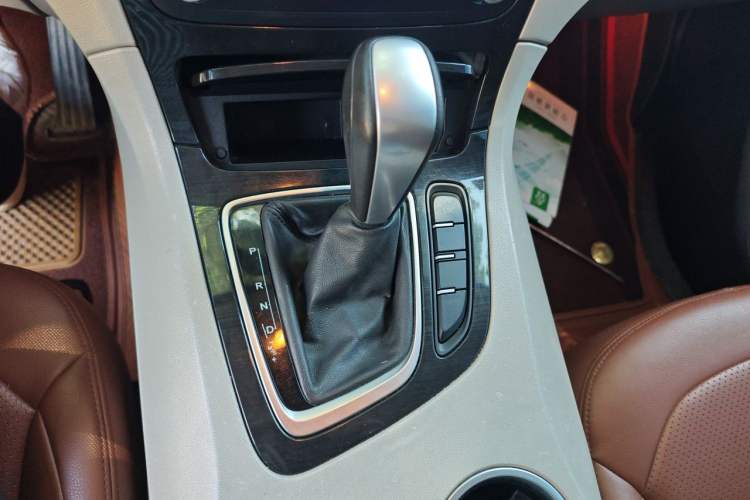 Used Huasong 7 2015 2.0T Automatic Comfort Model Gear Lever