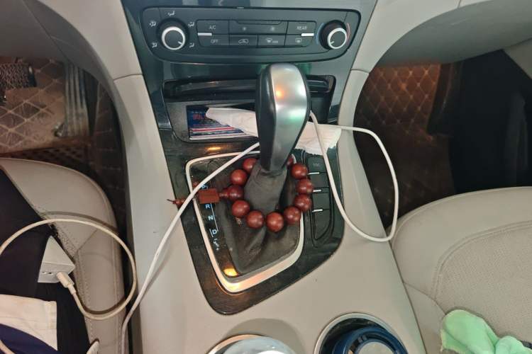 Used Huasong 7 2015 2.0T Automatic Comfort Model Gear Lever