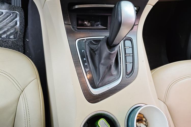 Used Huasong 7 2015 2.0T Automatic Luxury Model Gear Lever
