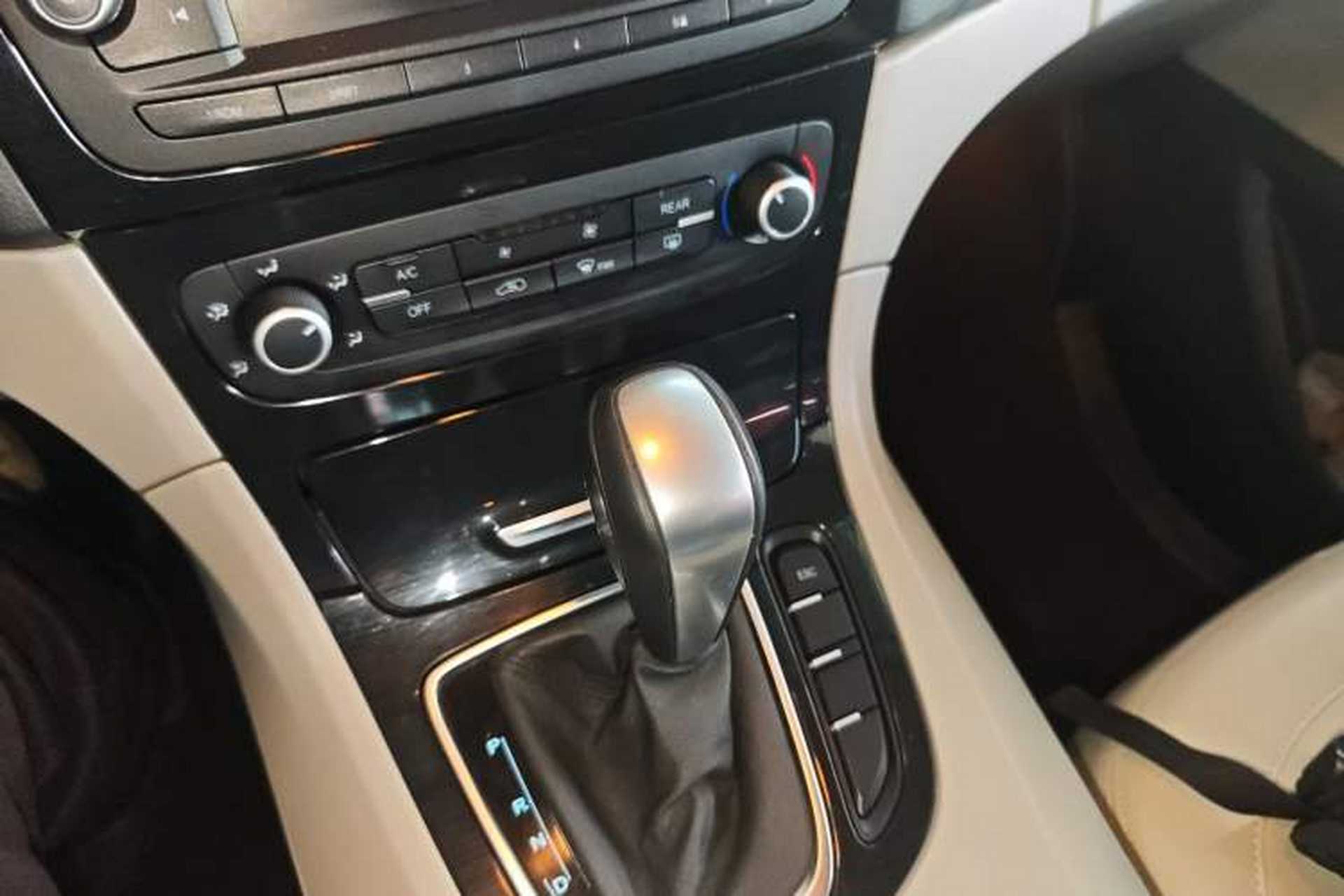Used Huasong 7 2015 2.0T Automatic Comfort Model Gear Lever