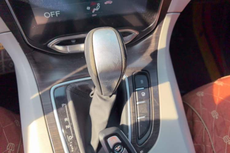 Used Huasong 7 2015 2.0T Automatic Comfort Model Gear Lever