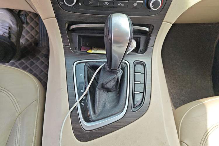 Used Huasong 7 2015 2.0T Automatic Flagship Edition Gear Lever