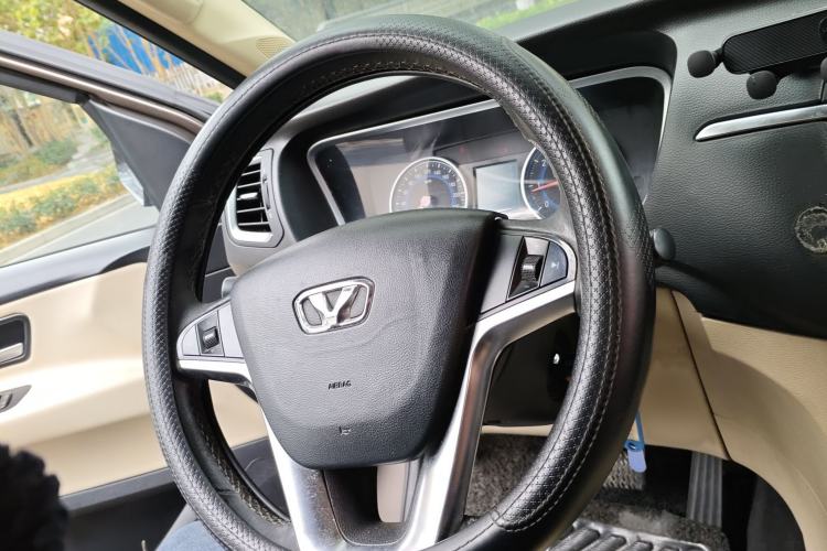 Used Huasong 7 2015 2.0T Automatic Luxury Model Interior 1
