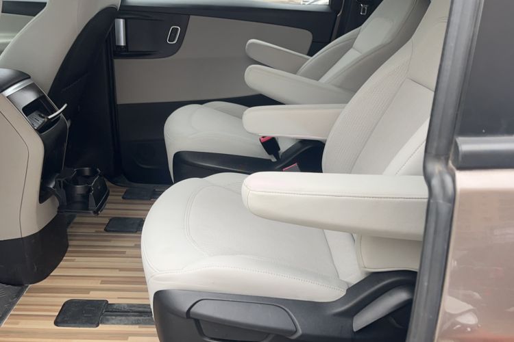 Used Huasong 7 2015 2.0T Automatic Comfort Model Interior 1