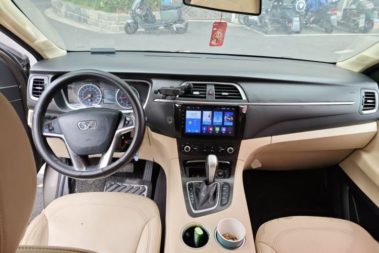 Used Huasong 7 2015 2.0T Automatic Luxury Model Interior 2