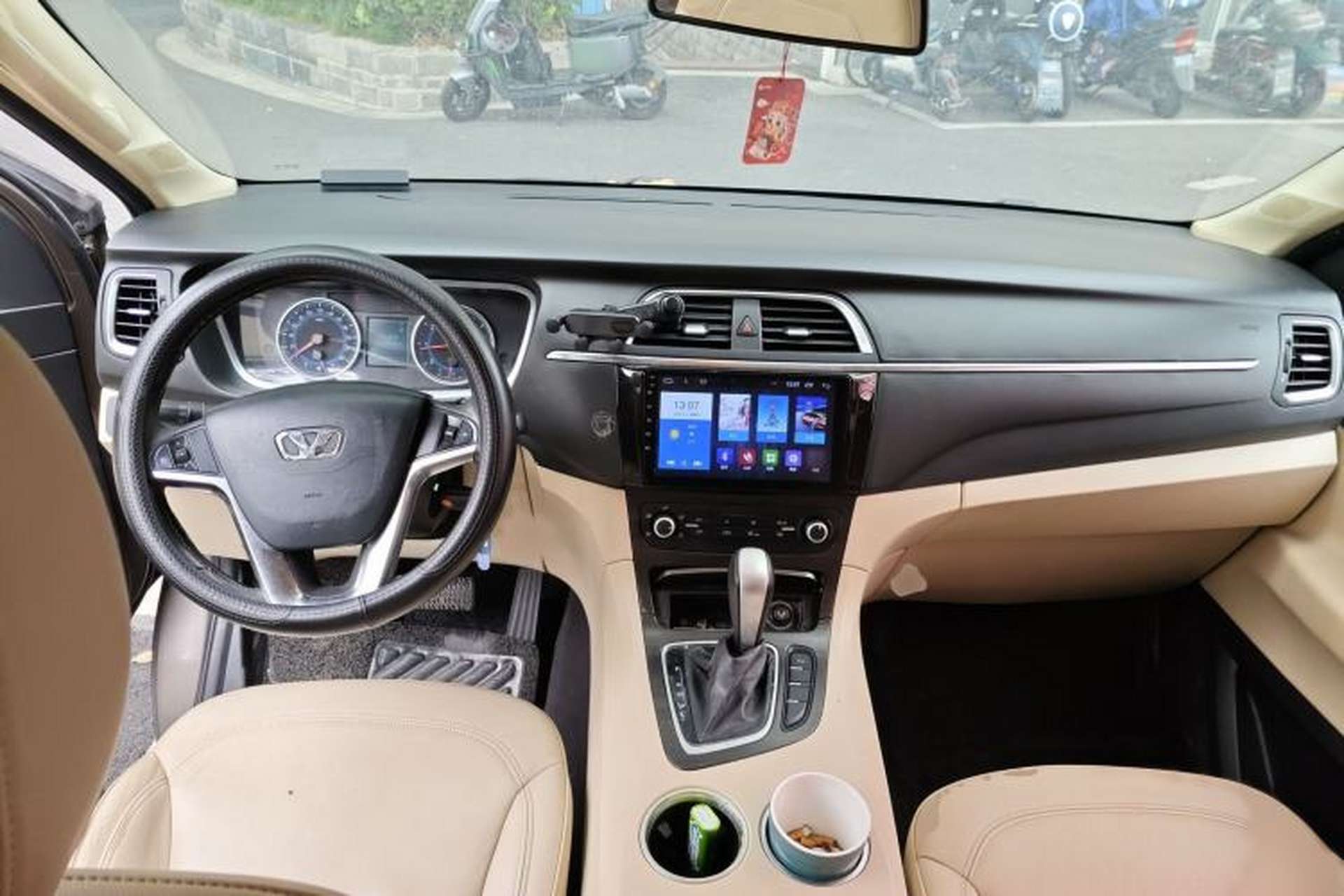 Used Huasong 7 2015 2.0T Automatic Luxury Model Interior 2