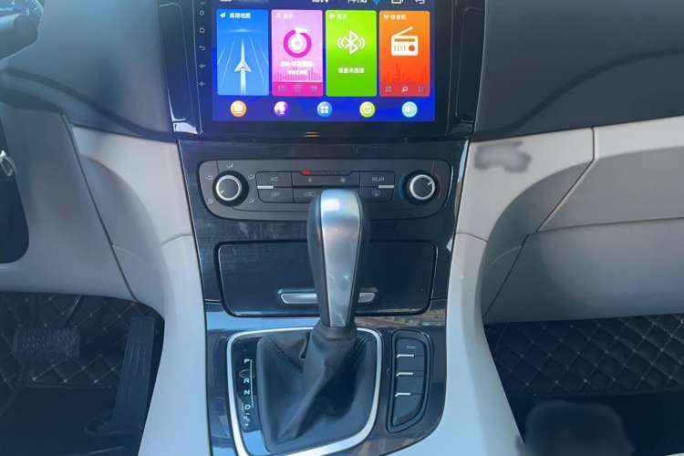 Used Huasong 7 2015 2.0T Automatic Comfort Model Interior 3