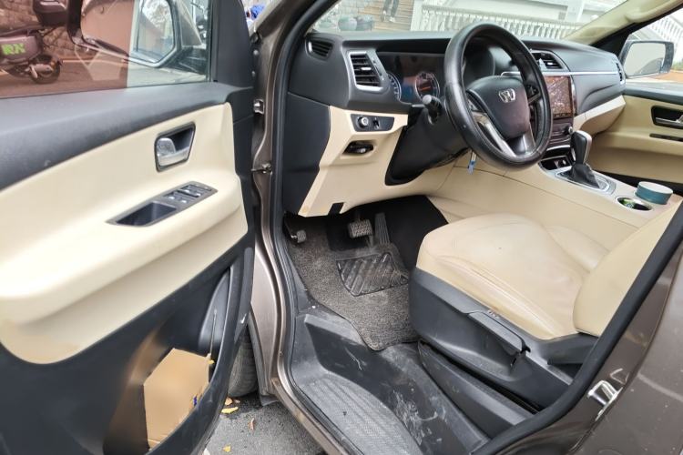 Used Huasong 7 2015 2.0T Automatic Luxury Model Interior 3