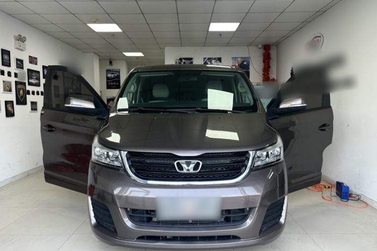 Used Huasong 7 2015 2.0T Automatic Comfort Model Interior 3