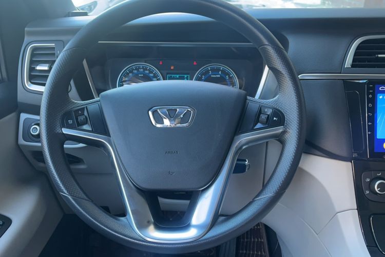 Used Huasong 7 2015 2.0T Automatic Comfort Model Interior 4