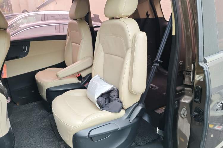 Used Huasong 7 2015 2.0T Automatic Luxury Model Interior 4