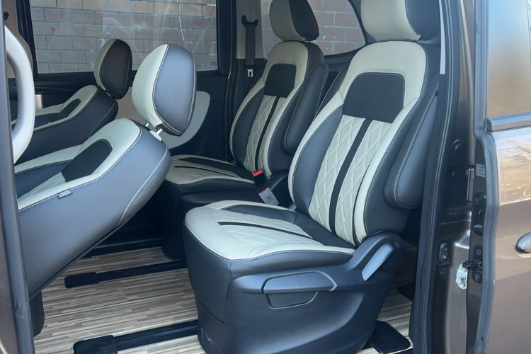 Used Huasong 7 2015 2.0T Automatic Comfort Model Interior 5