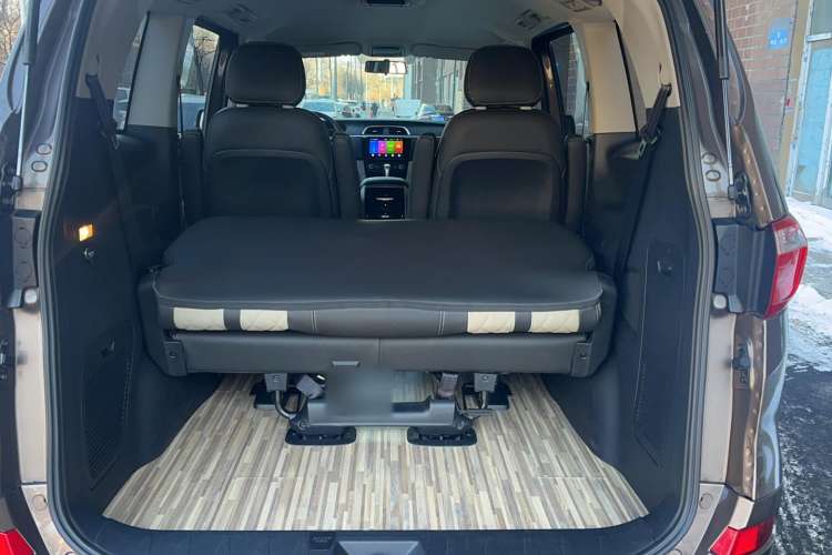 Used Huasong 7 2015 2.0T Automatic Comfort Model Interior 6