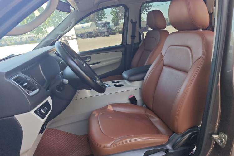 Used Huasong 7 2015 2.0T Automatic Comfort Model Left Front Seat