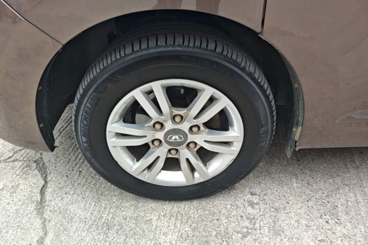 Used Huasong 7 2015 2.0T Automatic Comfort Model Left Front Wheel Hub