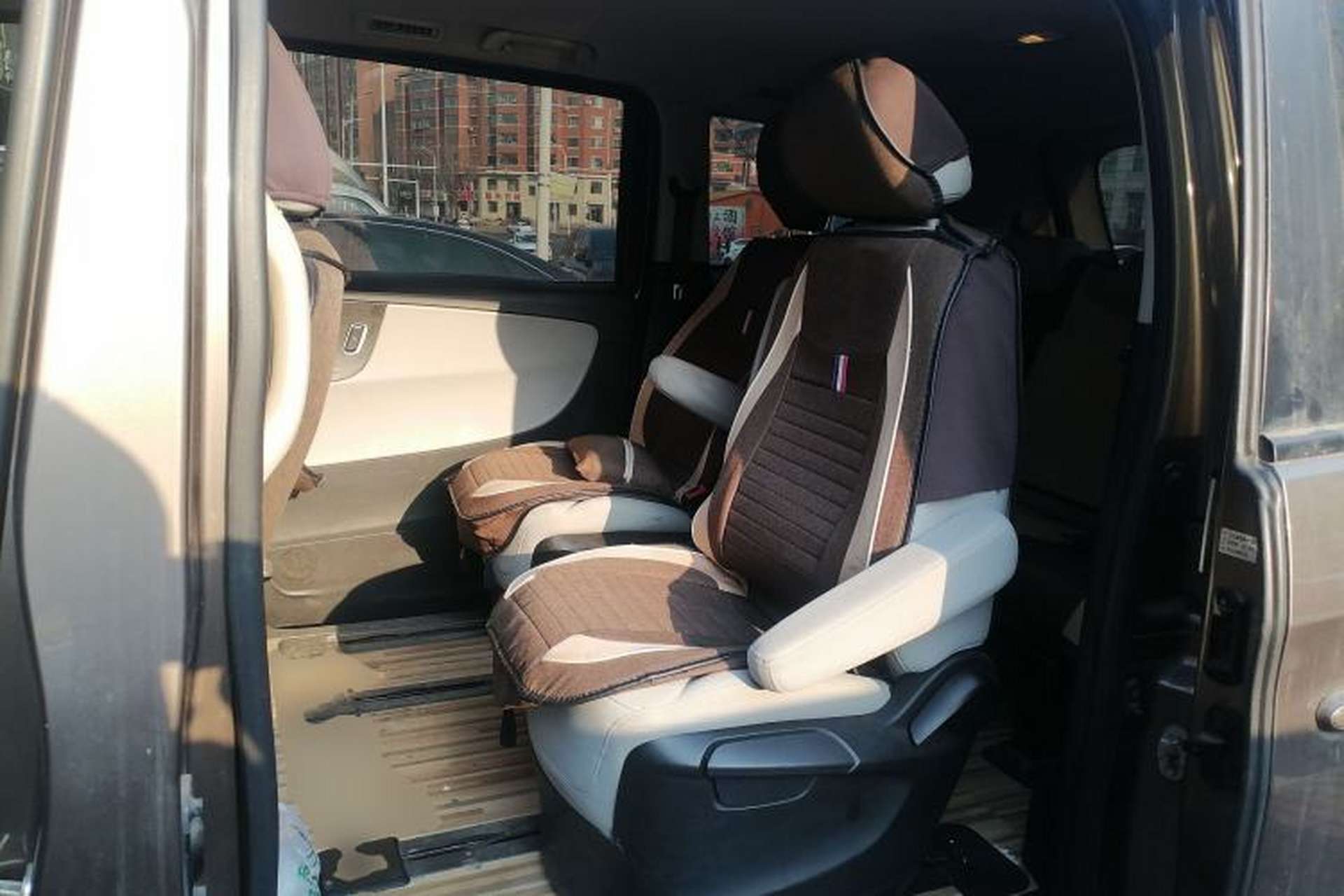 Used Huasong 7 2015 2.0T Automatic Comfort Model Left Rear Seat