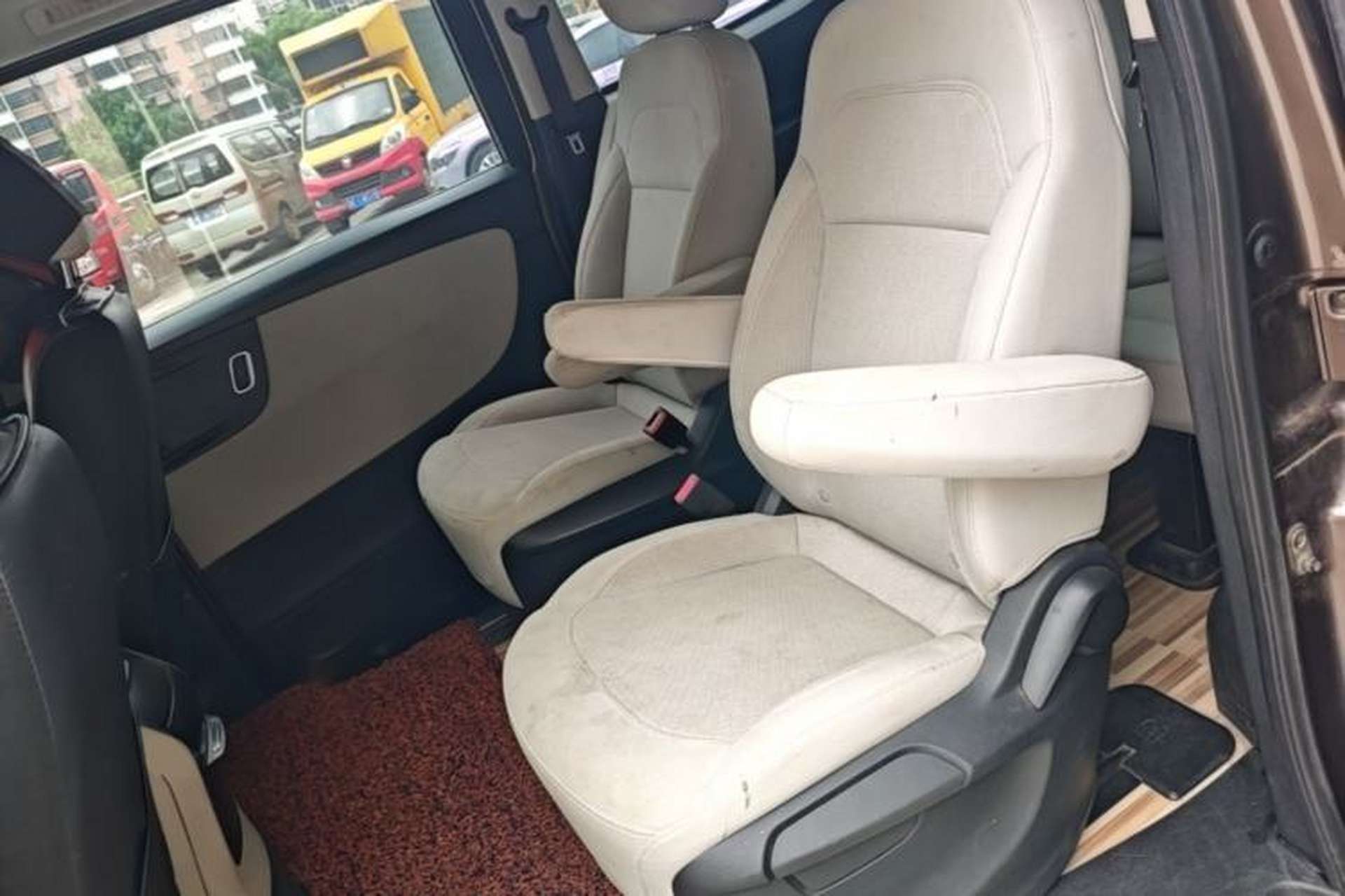 Used Huasong 7 2015 2.0T Automatic Comfort Model Left Rear Seat