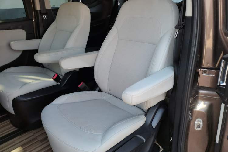 Used Huasong 7 2015 2.0T Automatic Comfort Model Left Rear Seat