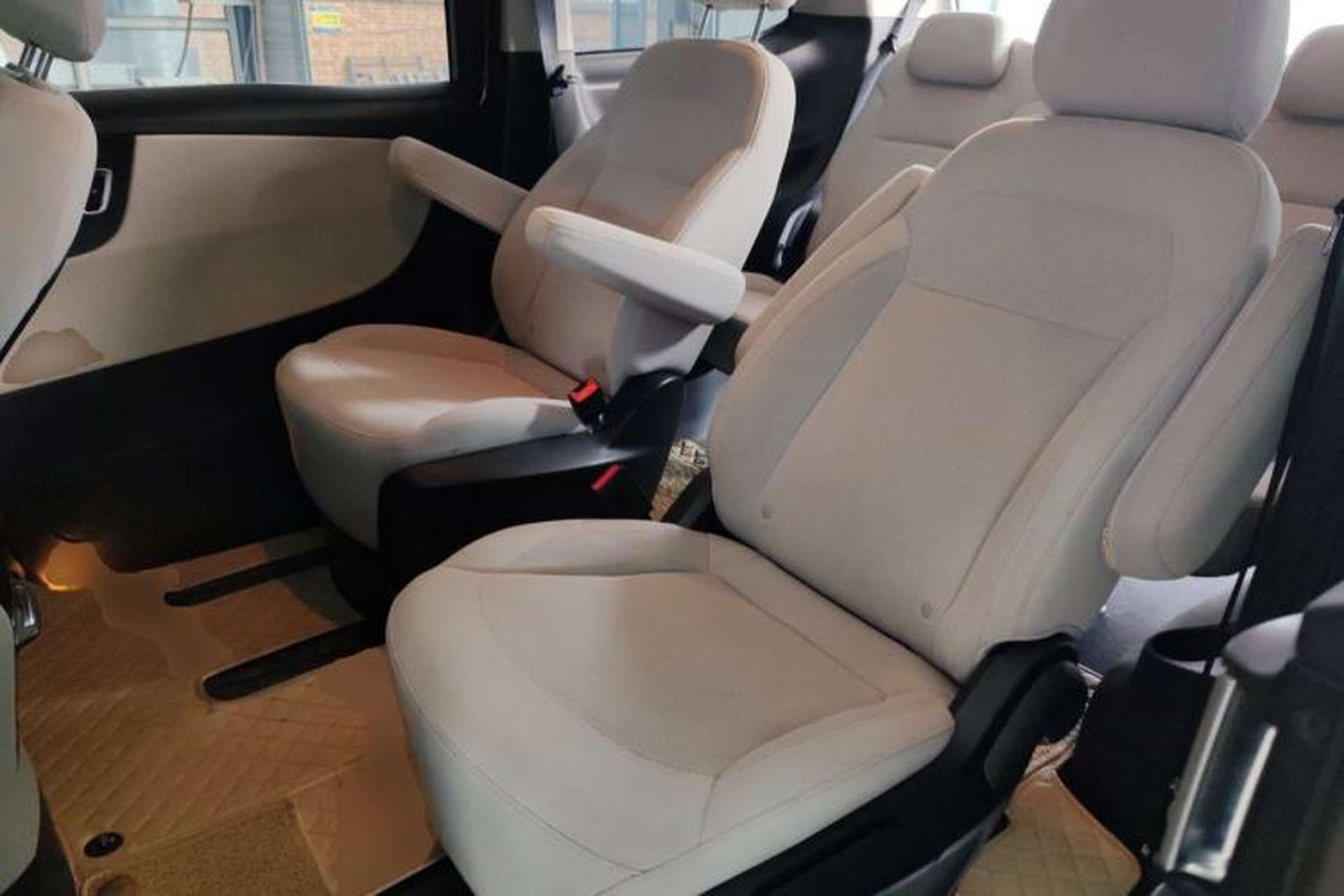 Used Huasong 7 2015 2.0T Automatic Comfort Model Left Rear Seat