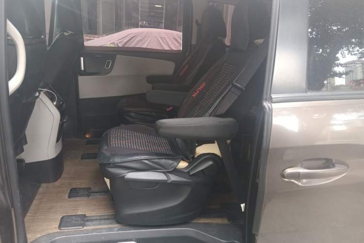 Used Huasong 7 2015 2.0T Automatic Comfort Model Left Rear Seat