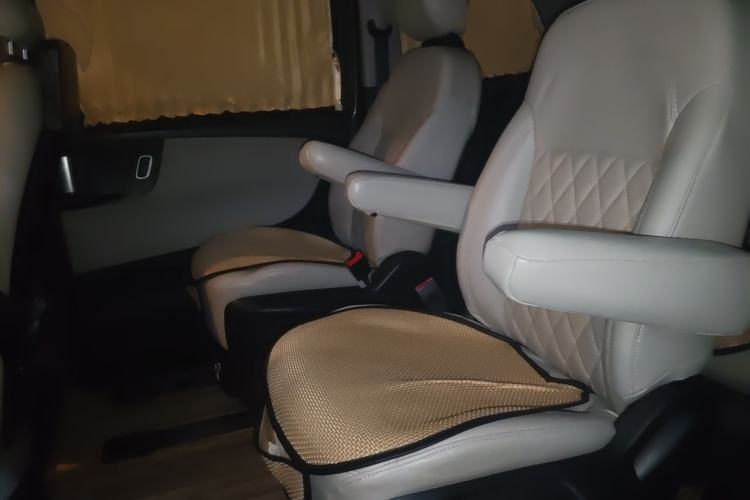 Used Huasong 7 2015 2.0T Automatic Comfort Model Left Rear Seat